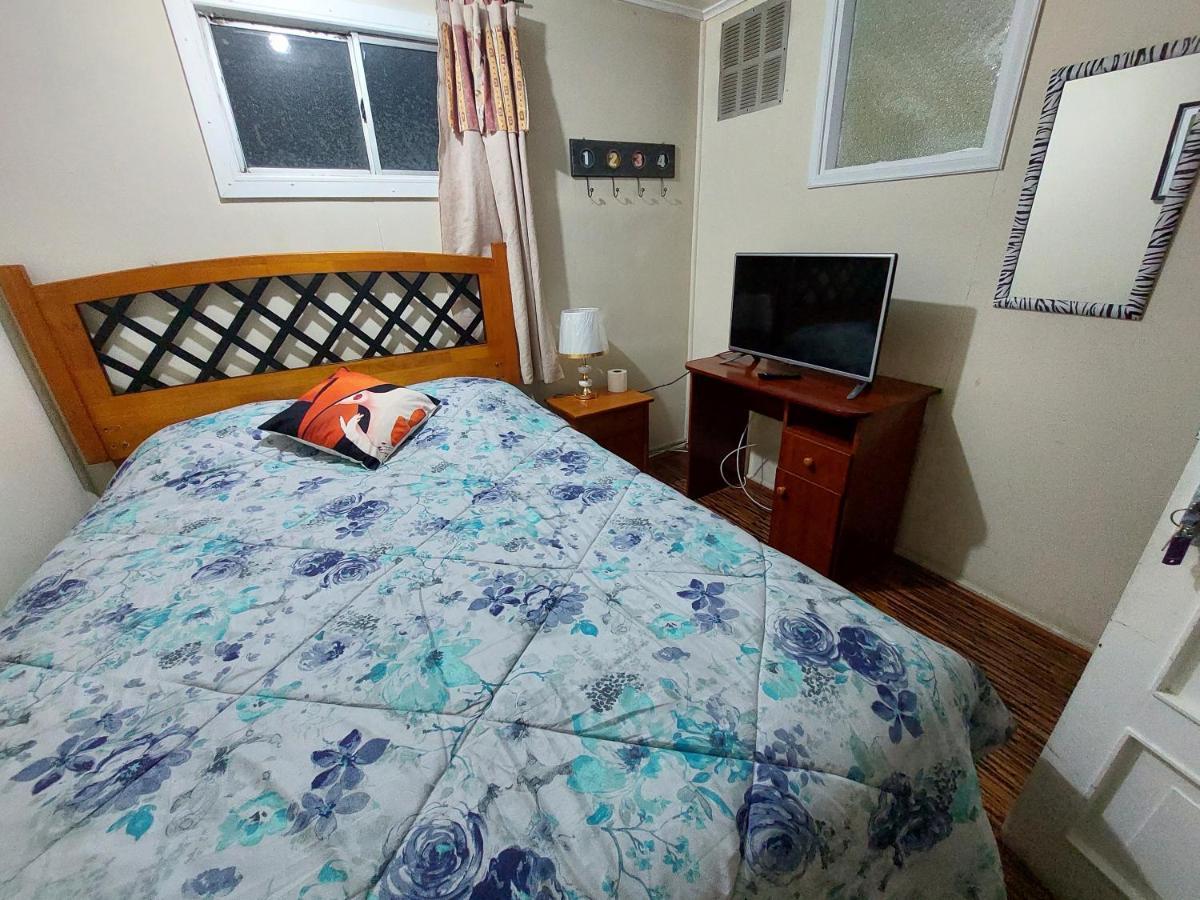 Hospedaje Familiar Punta Arenas Esterno foto
